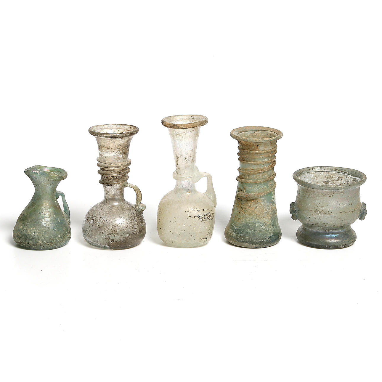 FLASKOR, VAS samt SKÅL, 5 delar, antikt glas, romersk typ, Medelhavsområdet.