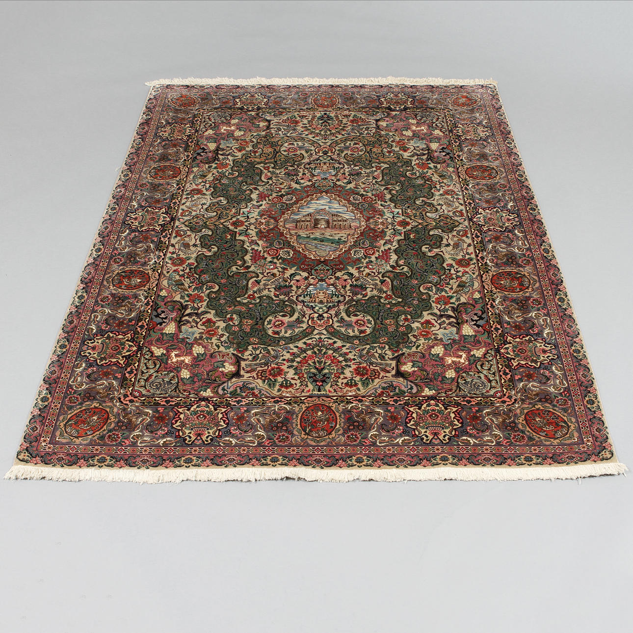 ORIENTALISK MATTA, Tabriz med silke, Persien, 212 x 153 cm.