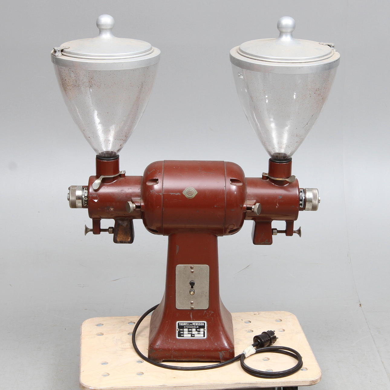KAFFEKVARN, dubbel, märkt Thorell & Persson Stockholm / Olympia Maskinaffär.