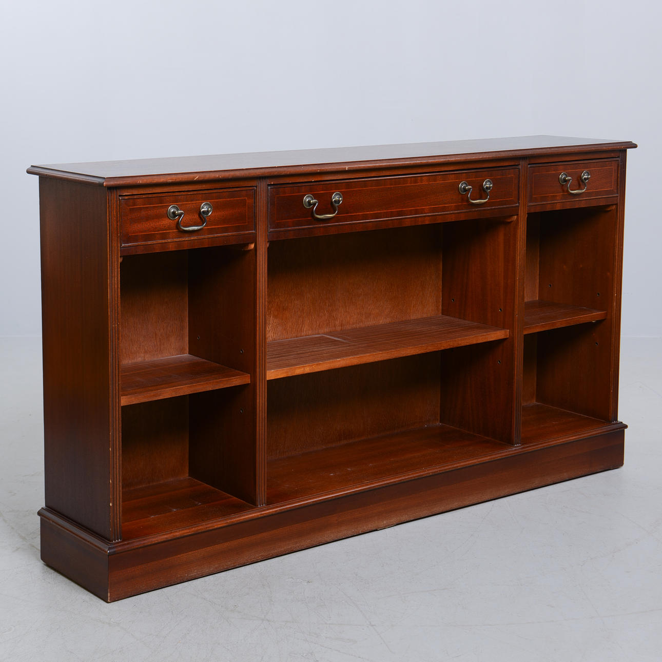 BOKHYLLA, engelsk stil, 1900-tal.