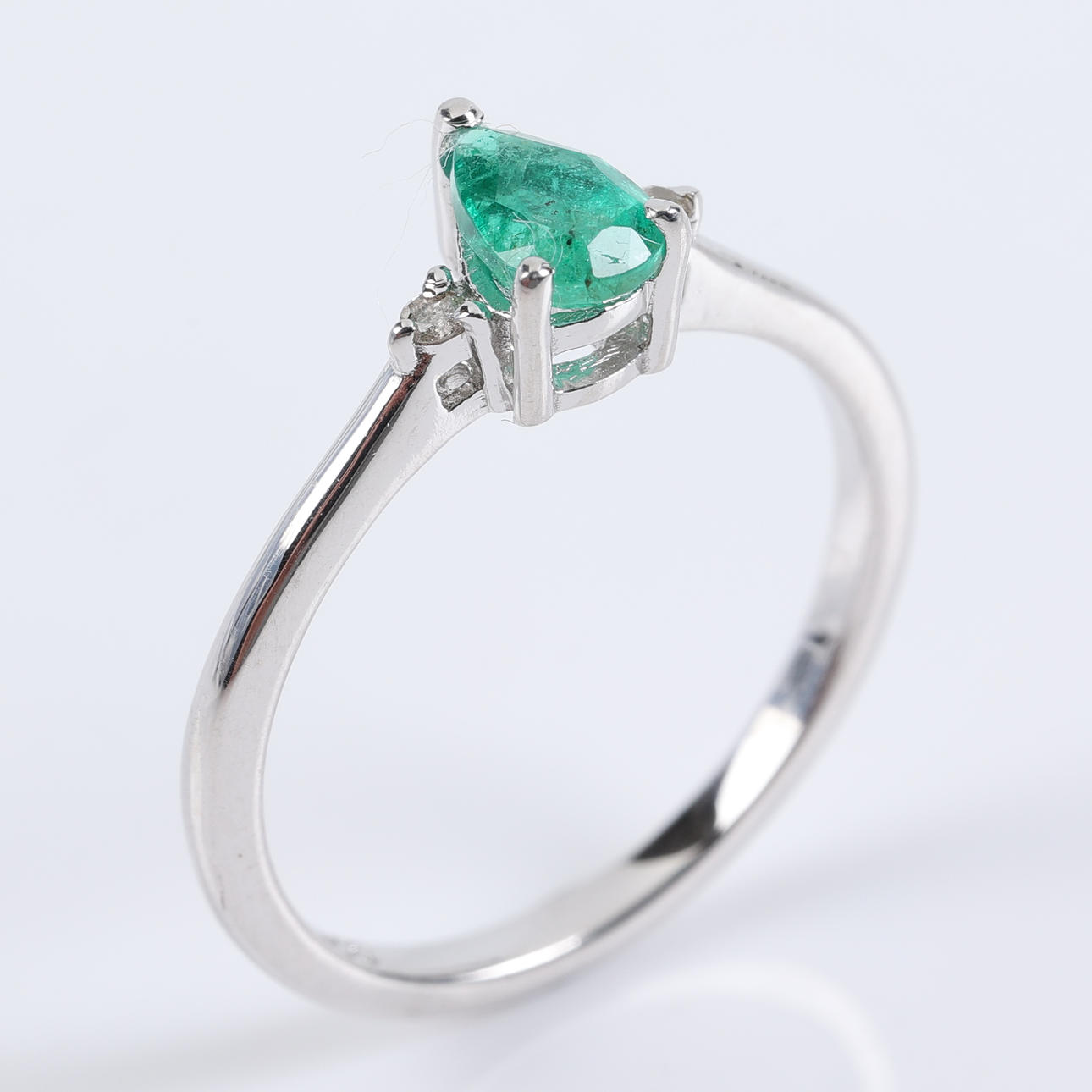 RING, Sterling silver, Emerald 0.55 ct, Diamonds 0.02 ct.