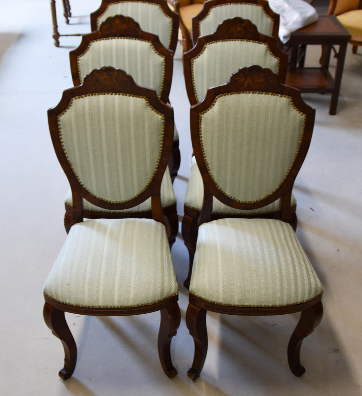 UPPSÄTTNING STOLAR (6 stolar).