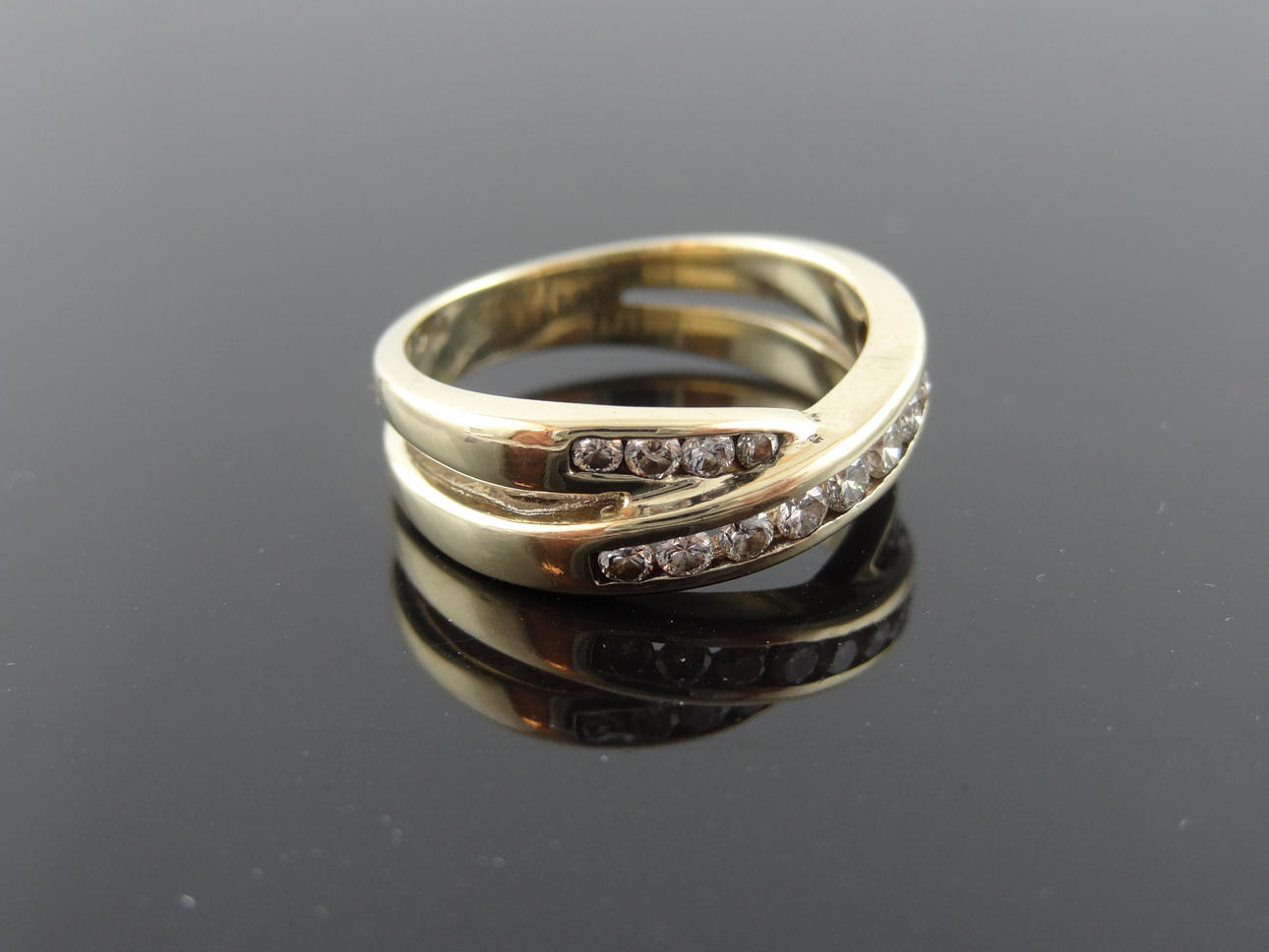 CROSSOVER DESIGN diamantring 0,54cts.