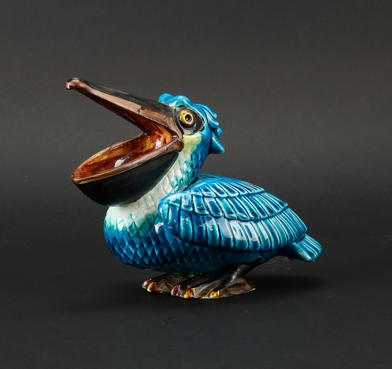 GUNNAR NYLUND. Figurin Chamotte, Pelikan.