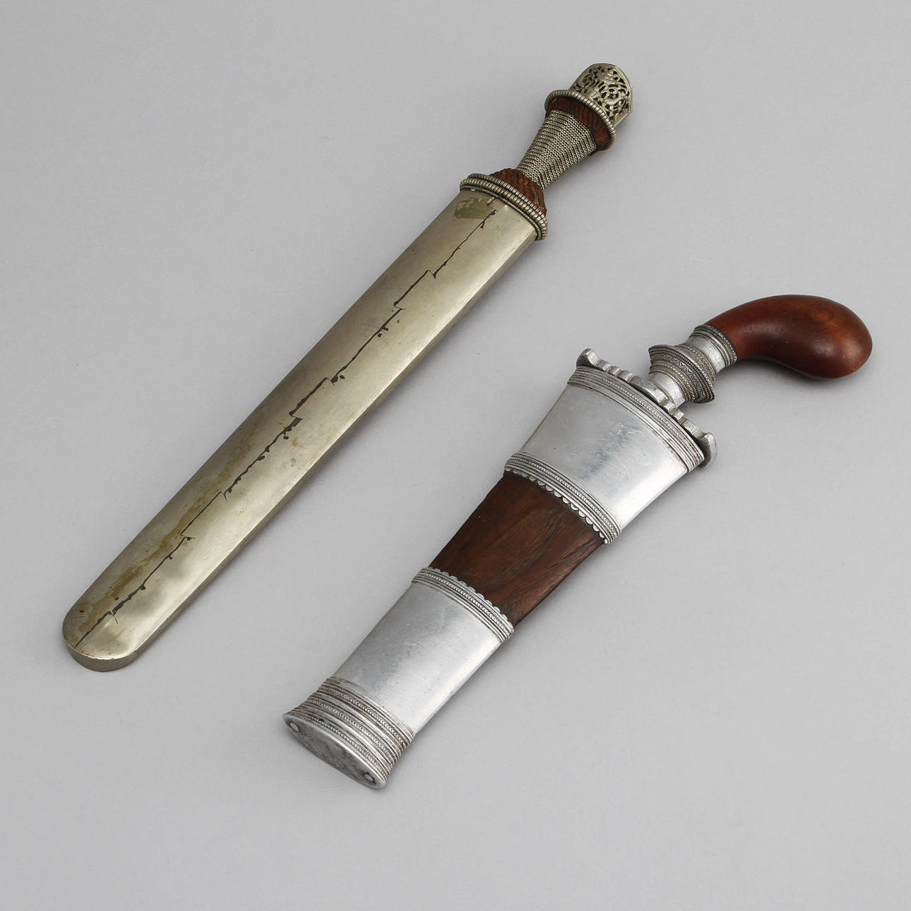 DOLKAR, 2 st, Filippinsk och Tibetansk.