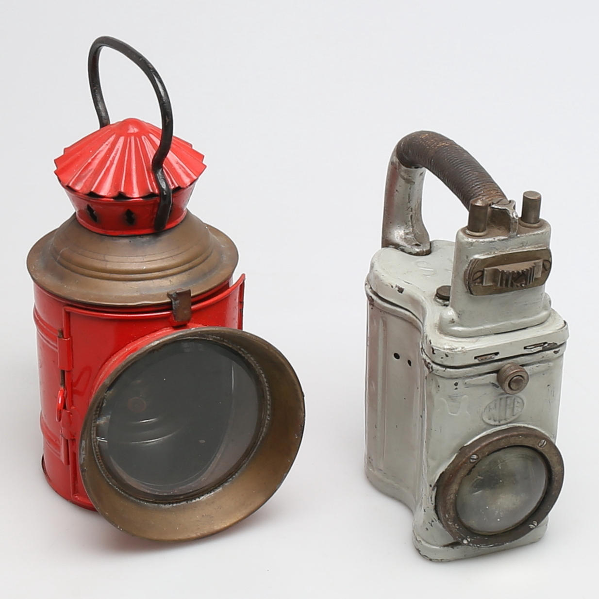 LYKTOR, 2 st, SJ Nife samt Karlskrona Lampfabrik.