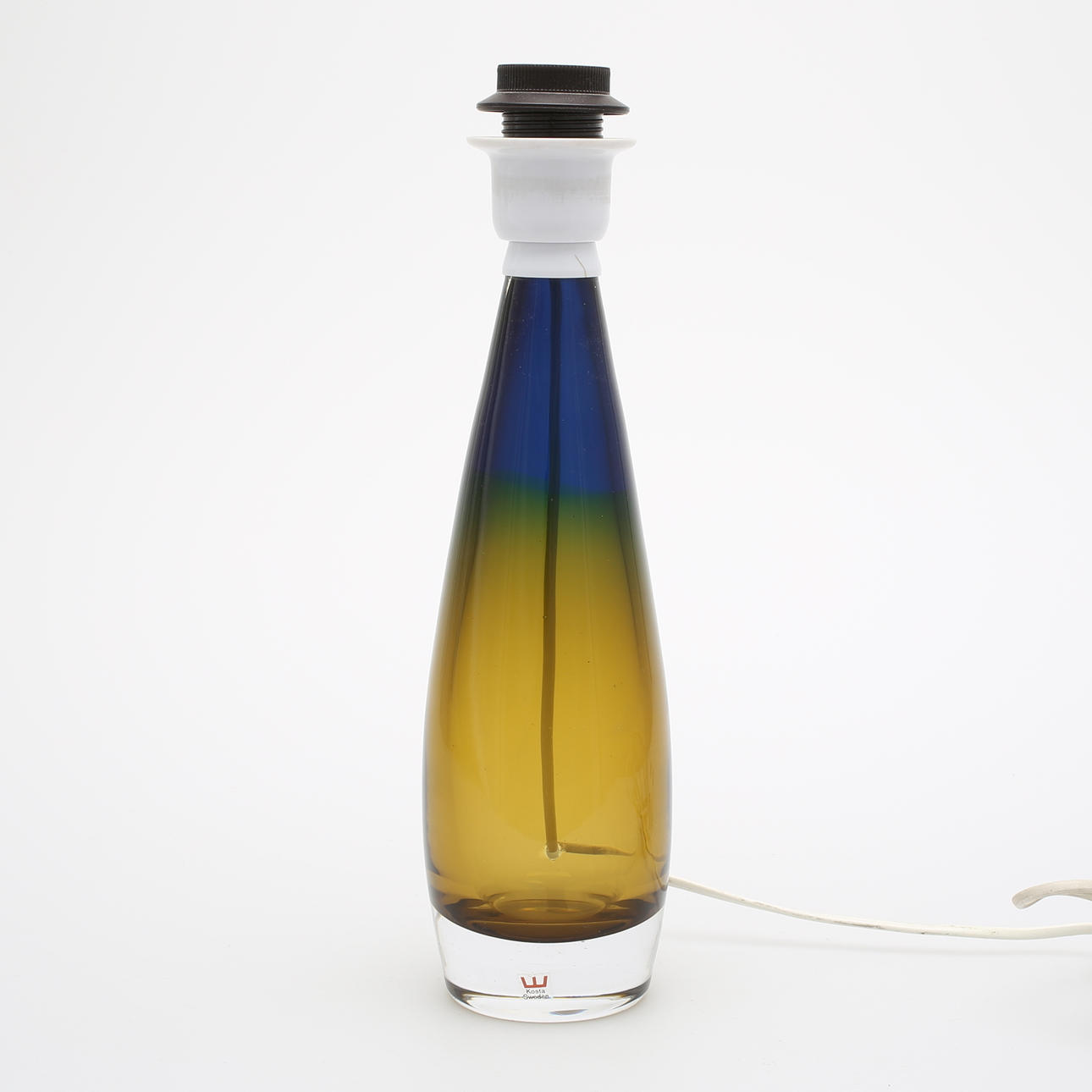 BORDSLAMPA, signerad Kosta Ax BA 69.