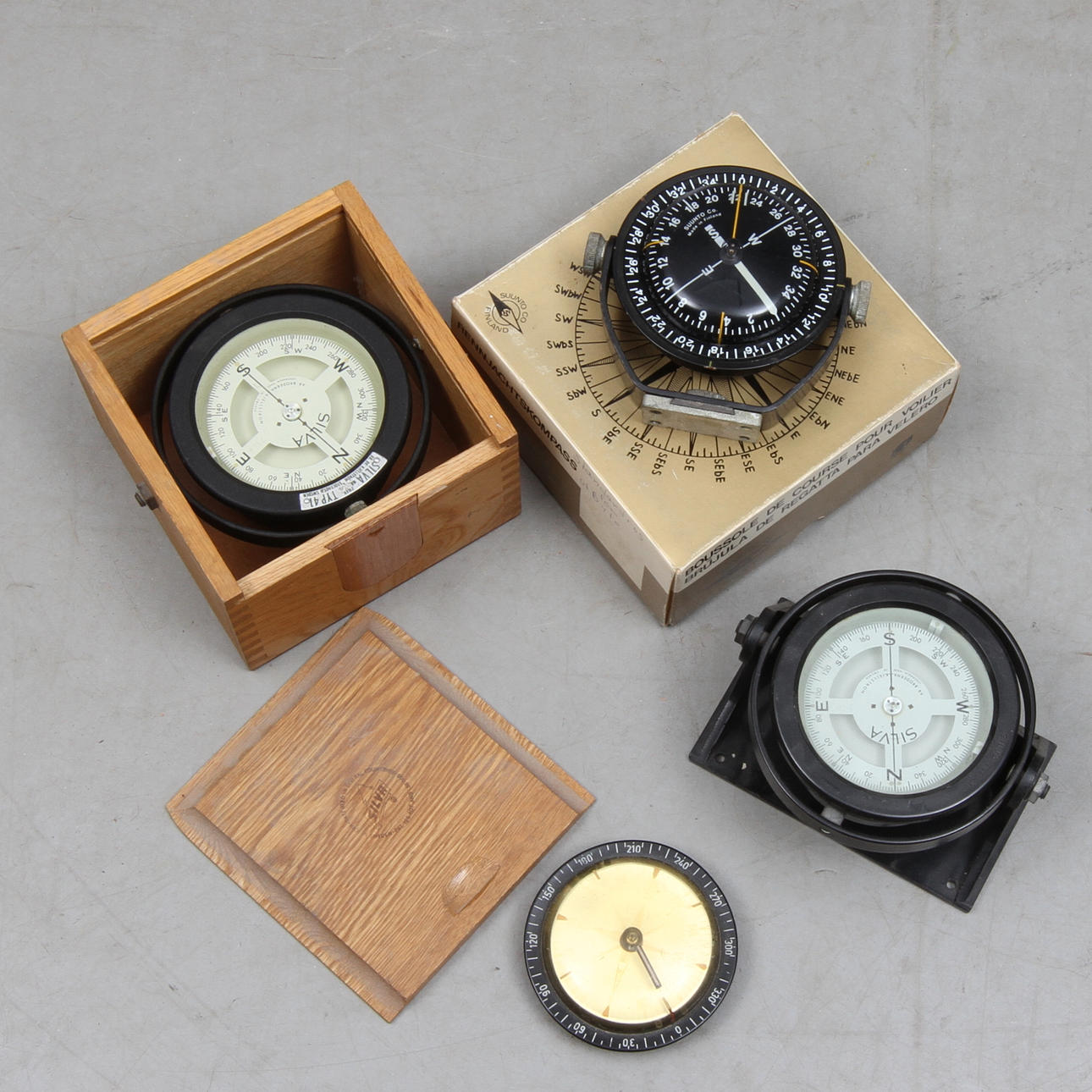 KOMPASSER, 3 st, Silva typ 41, AB Bröderna Kjellström, Stockholm samt Suunto, Finland.