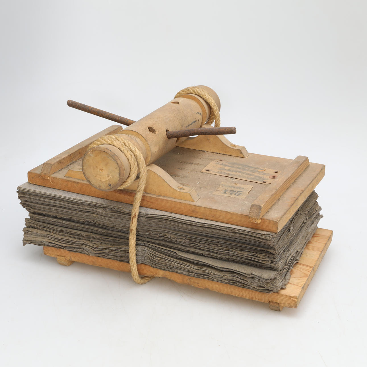 PLANTEPRESSE, træ, 20. århundrede.