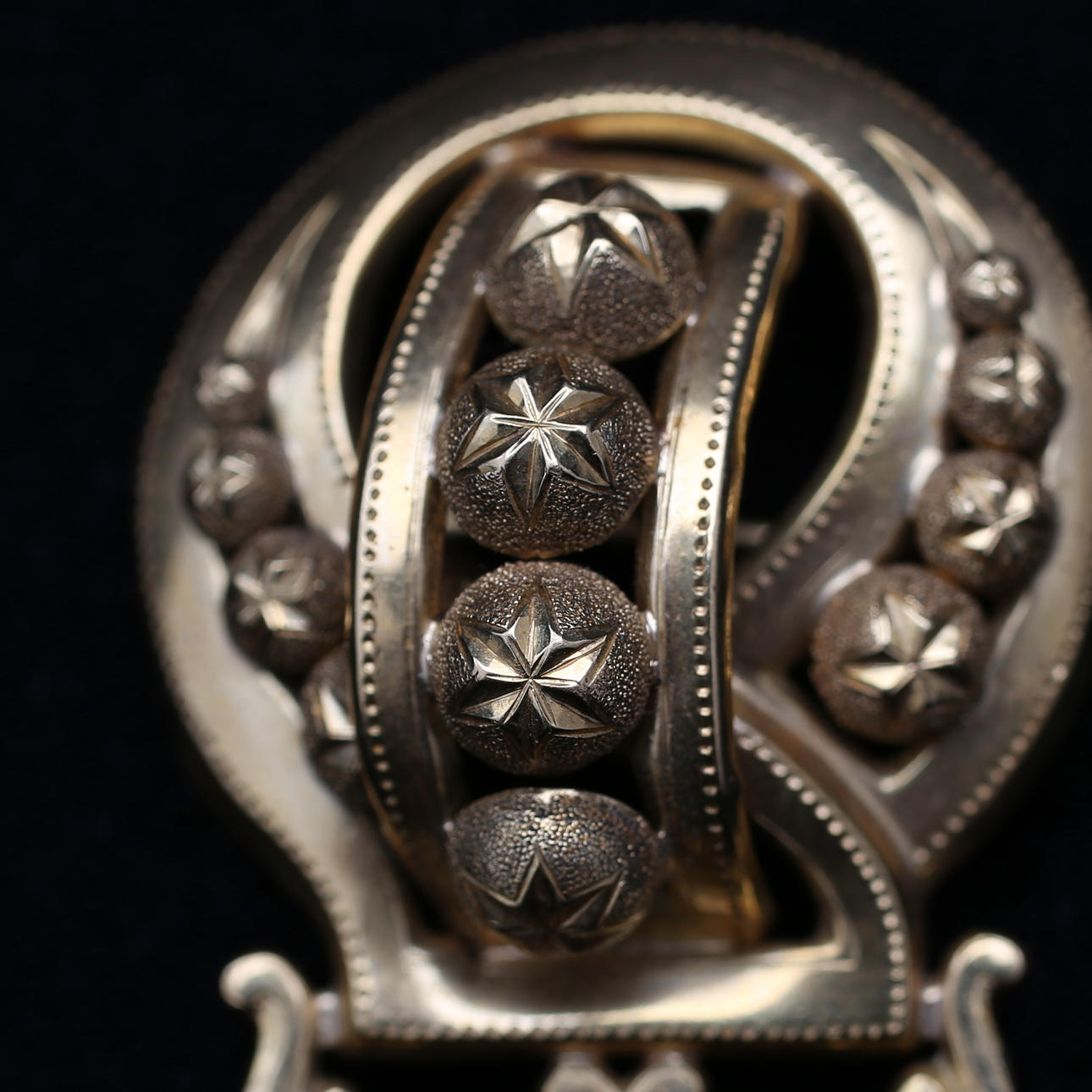 BROSCH, 18 k guld, 7,4 gram.