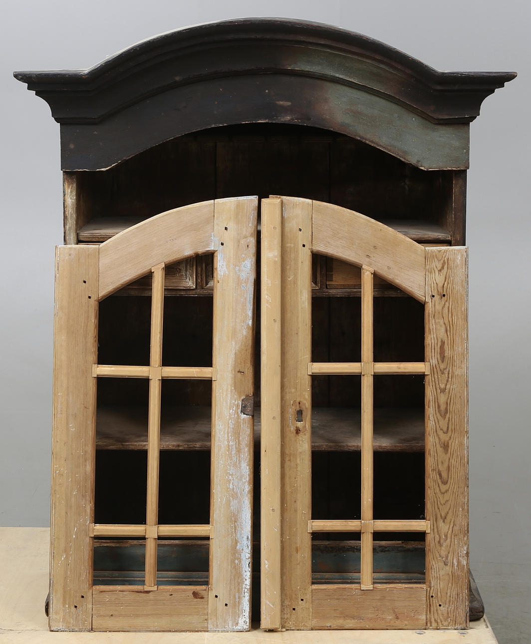 HÄNGSKÅP, allmoge, 1800-tal.