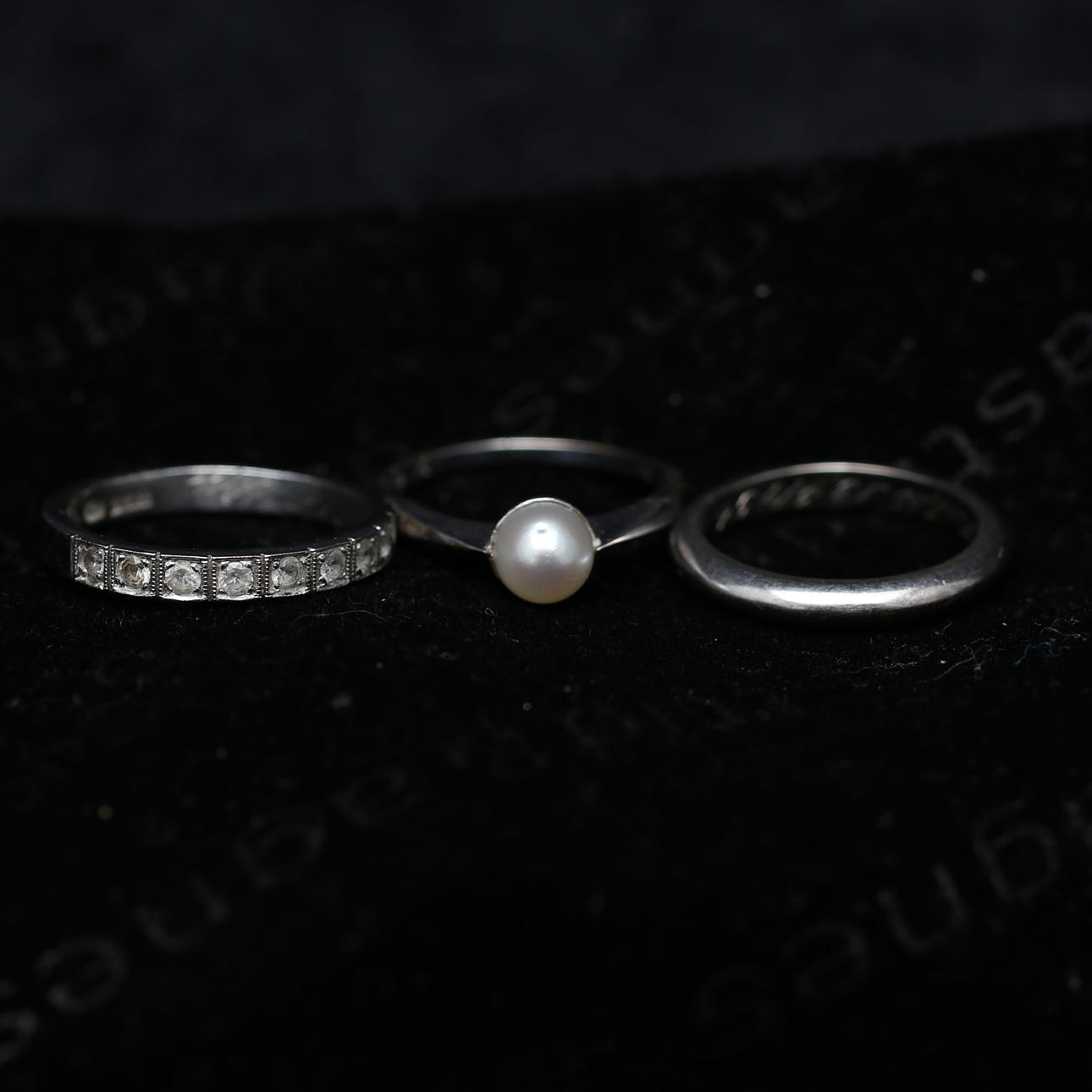 RINGAR, 3 st, 18 k vitguld, 8,2 gram.