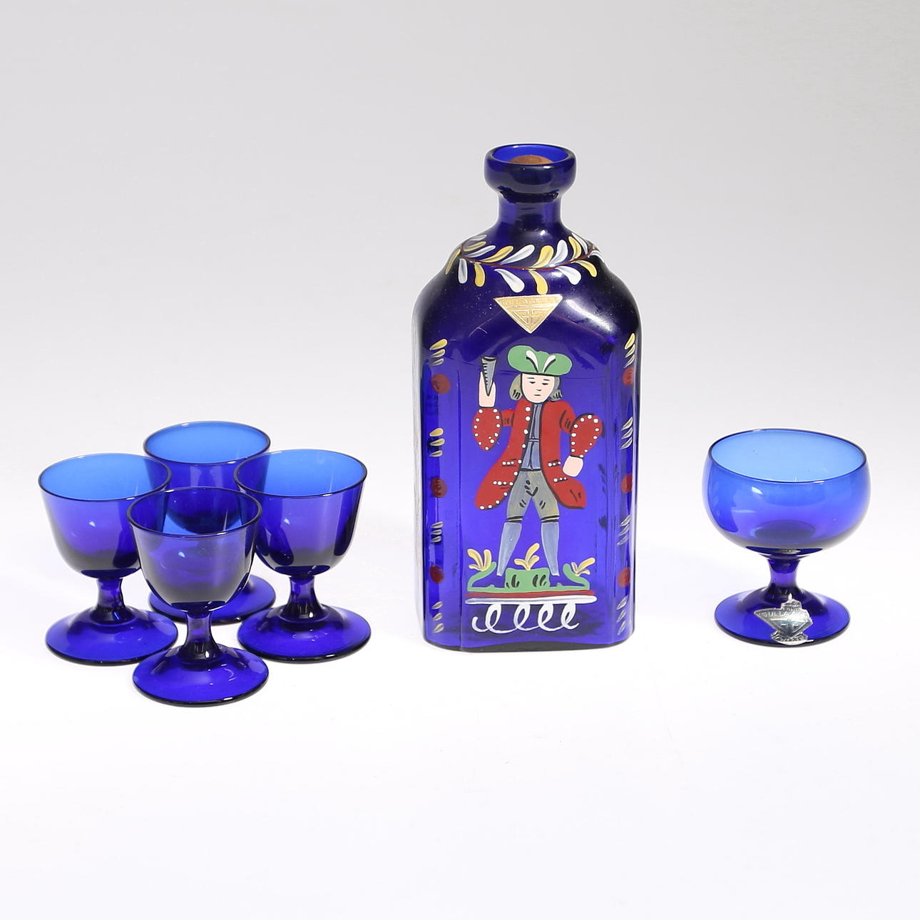 FLASKA samt glas, 6 st. William Stenberg, Gullaskruf, 1900-talets mitt.