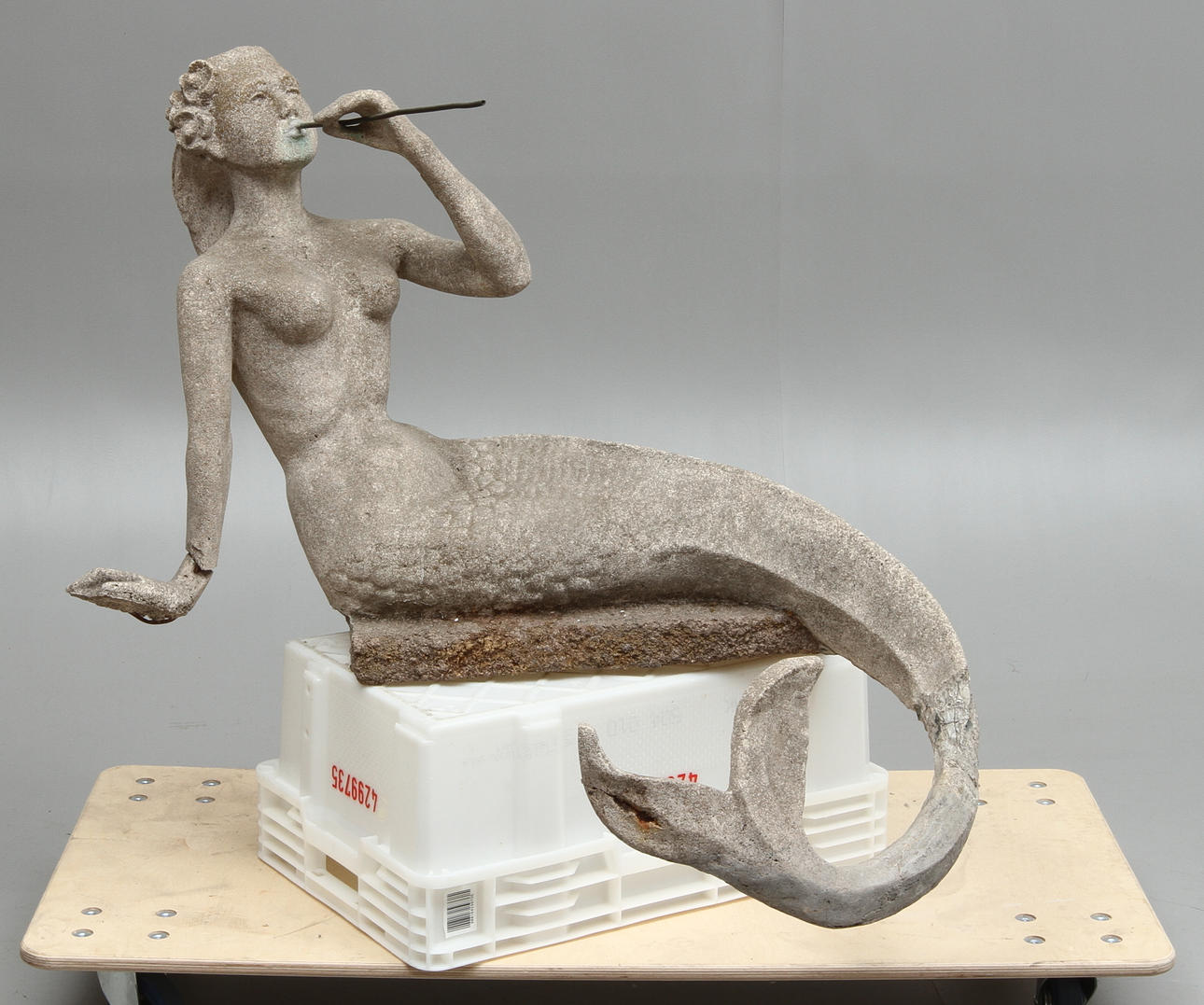 TRÄDGÅRDSSKULPTUR/FONTÄN i form av konststen.