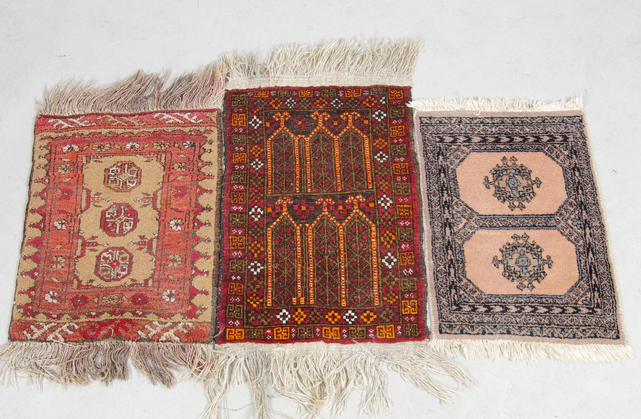 ORIENTMATTOR, 3 stycken små.