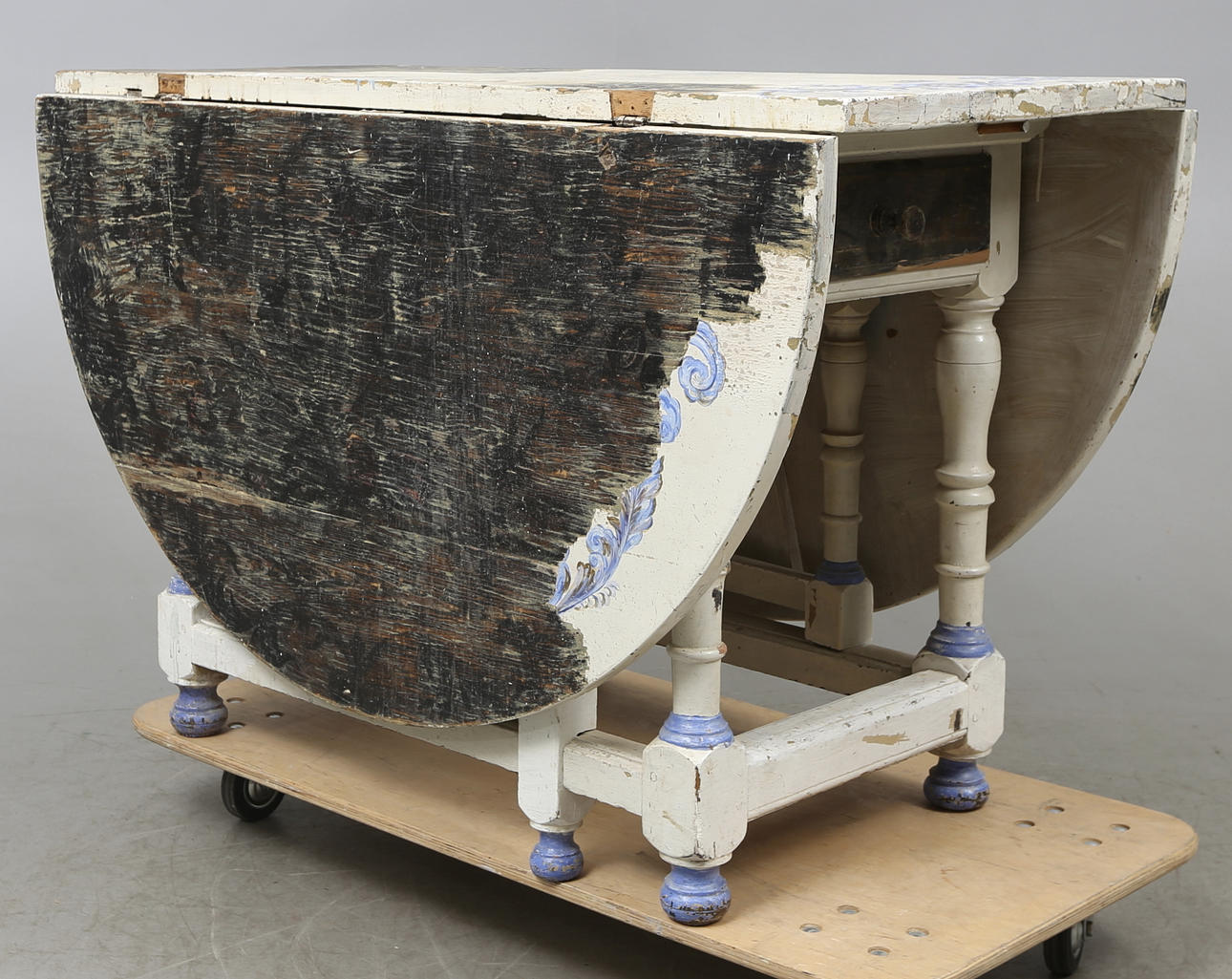 SLAGBORD med LÅDA, allmoge, 1700/1800-tal.