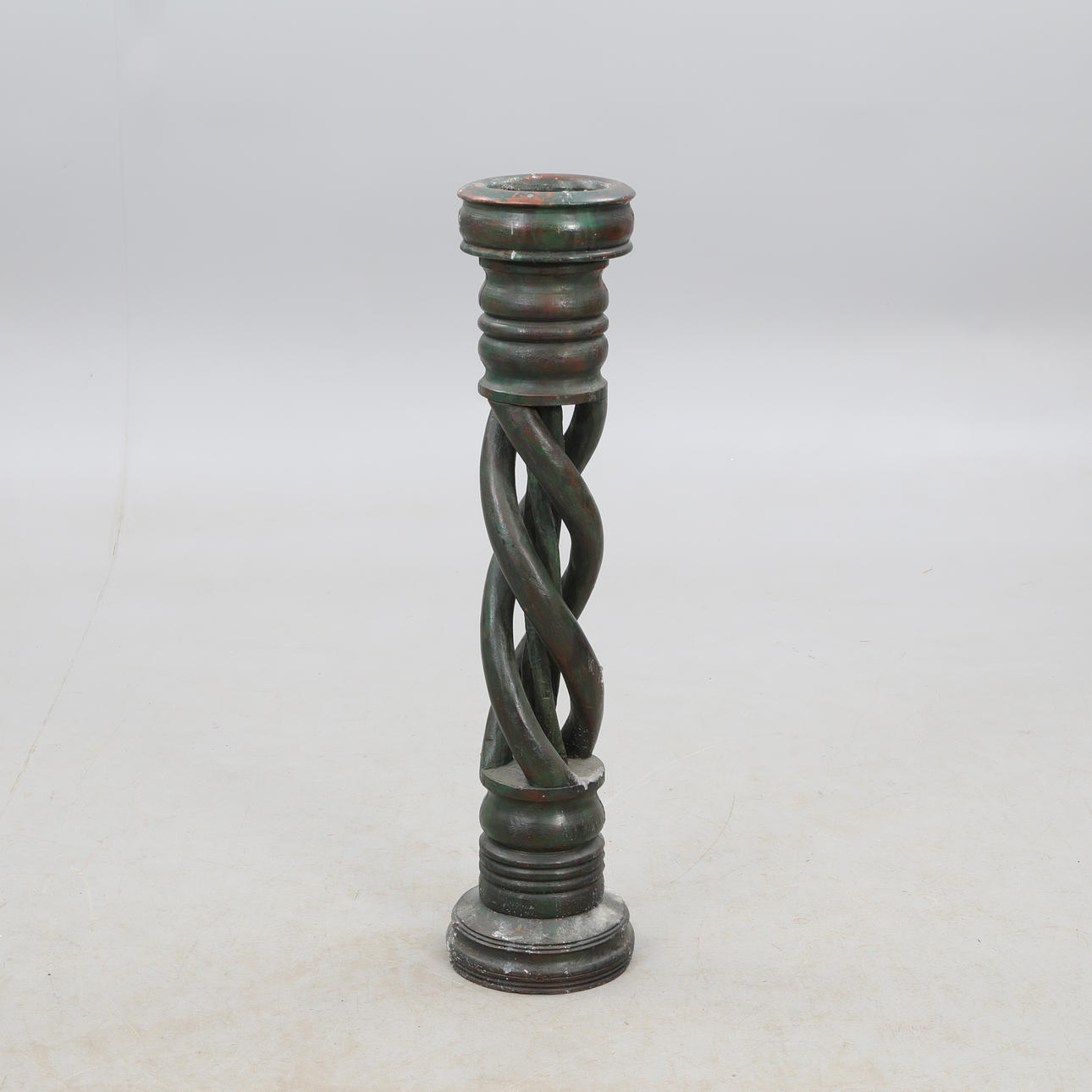 PIEDESTAL/LJUSHÅLLARE, vridet trä.