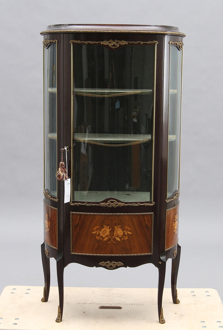 VITRINSKÅP. Rokokostil.