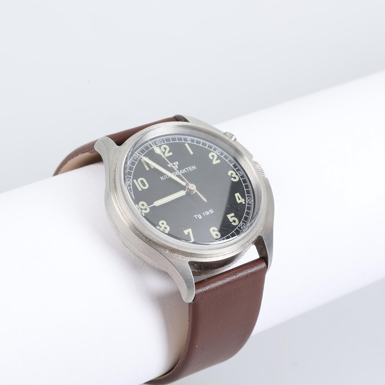 ARMBANDSUR, Krigsmakten, efter Lemania Tg 195.