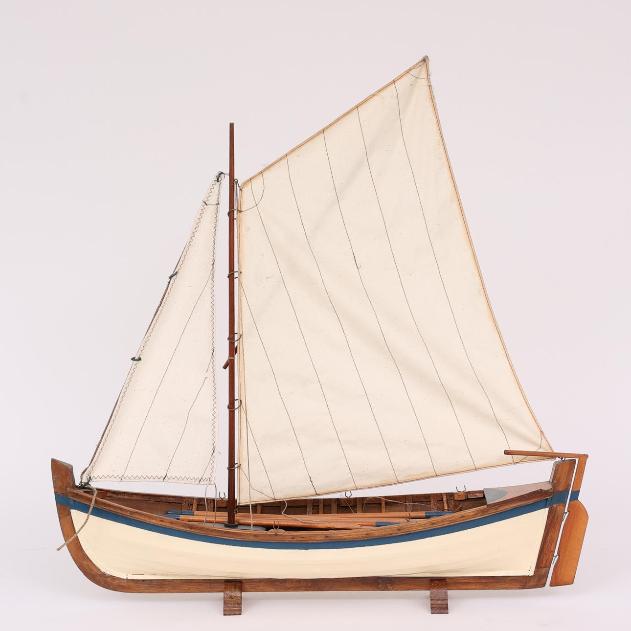 MODELLBÅT, trä, segel/roddbåt, 1900-tal.