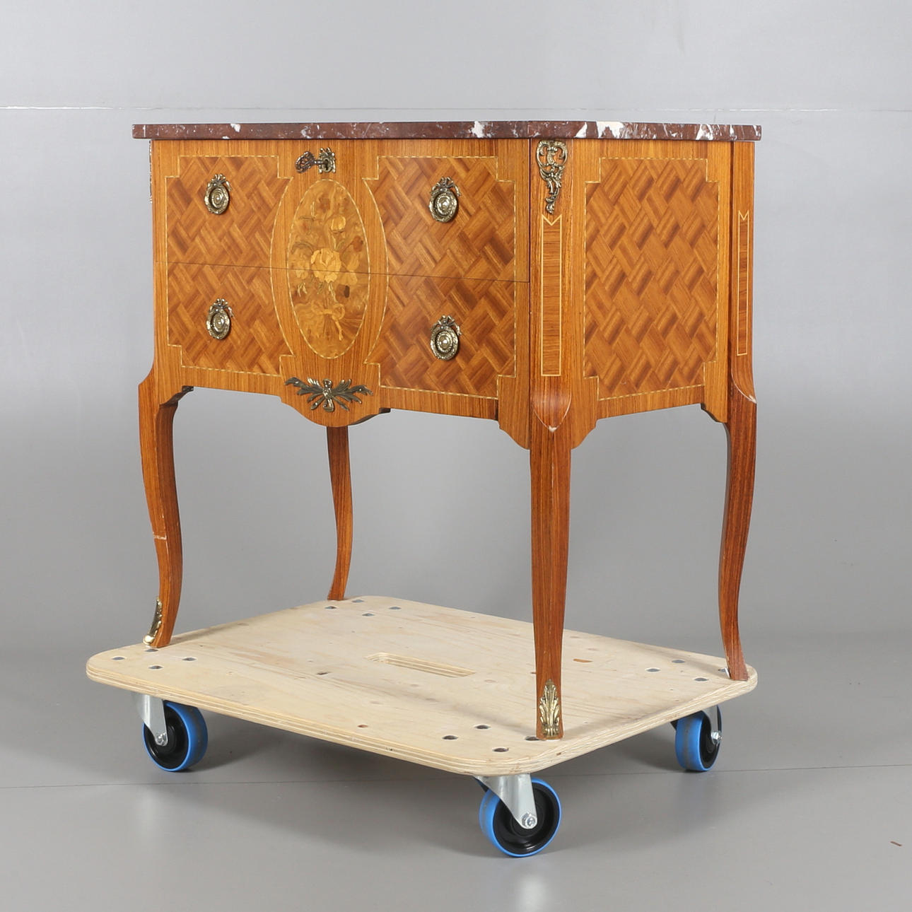 BYRÅ, rokokostil, med marmorskiva, 1900-tal.