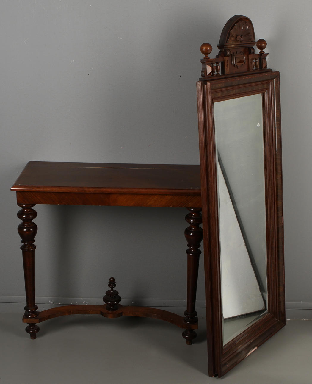 SPEGEL med konsolbord, nyrenässans, 1800-talets andra hälft.