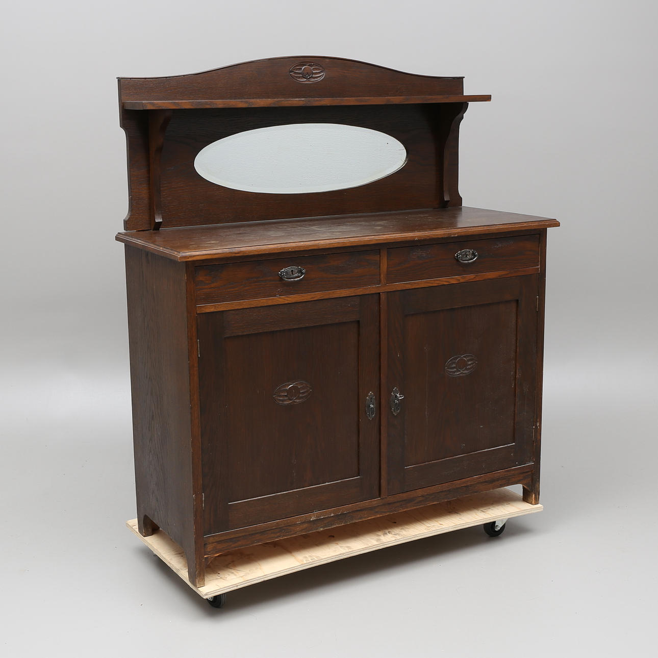 SPEGELSKÄNK, senjugend, 1900-talets första hälft.