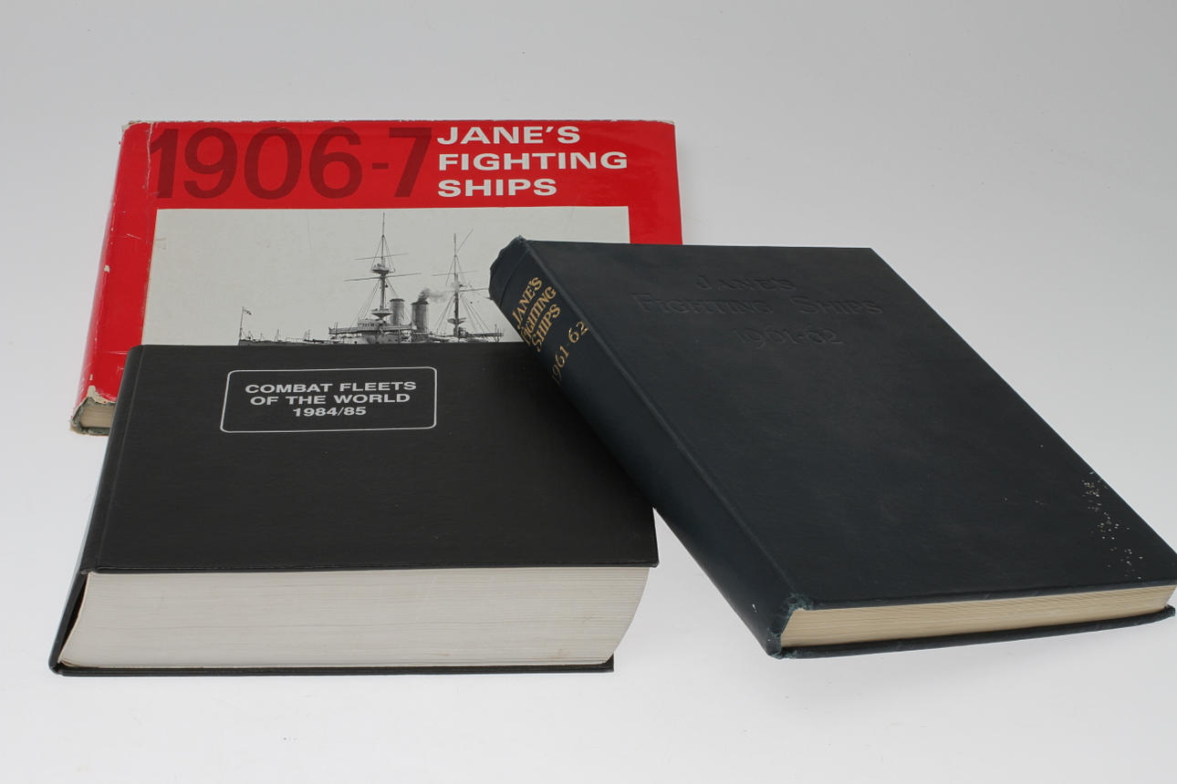 MARINLITTERATUR, JANE'S FIGHTING SHIPS 1906-7 och 1961-62 och COMBAT FLEETS OF THE WORLD.
