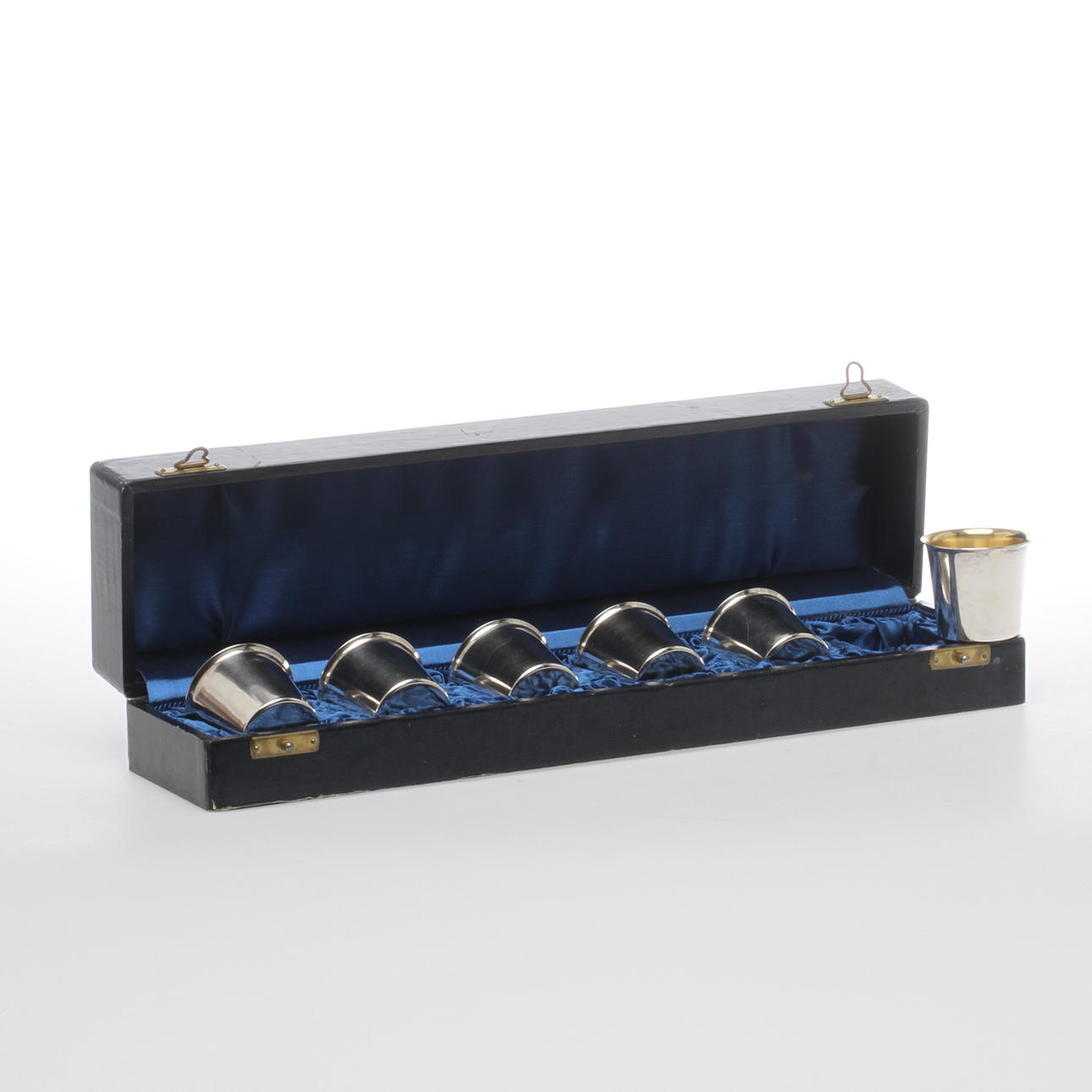 SNAPSBÄGARE, 6 st, silver i schatull, "Norrtälje Stads och Mellersta Roslagens Sparbanks Hederspris Lantbruksmötet 1954".