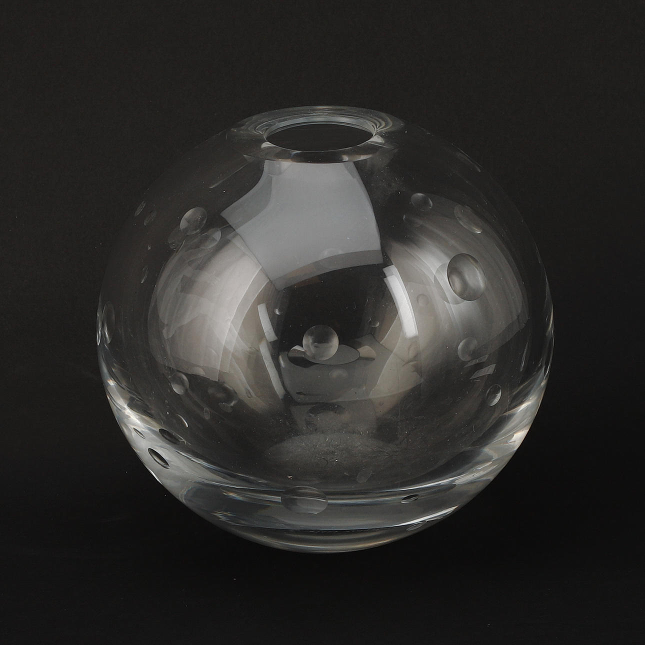 VICKE LINDSTRAND. Vas, glas, Orrefors.