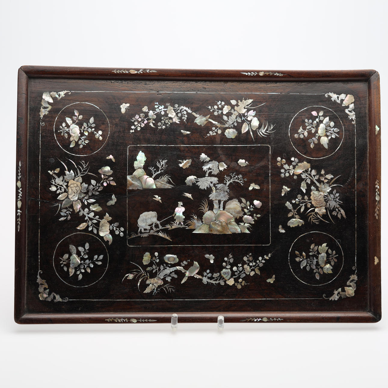 BRICKA, trä. Kina 1800-tal.