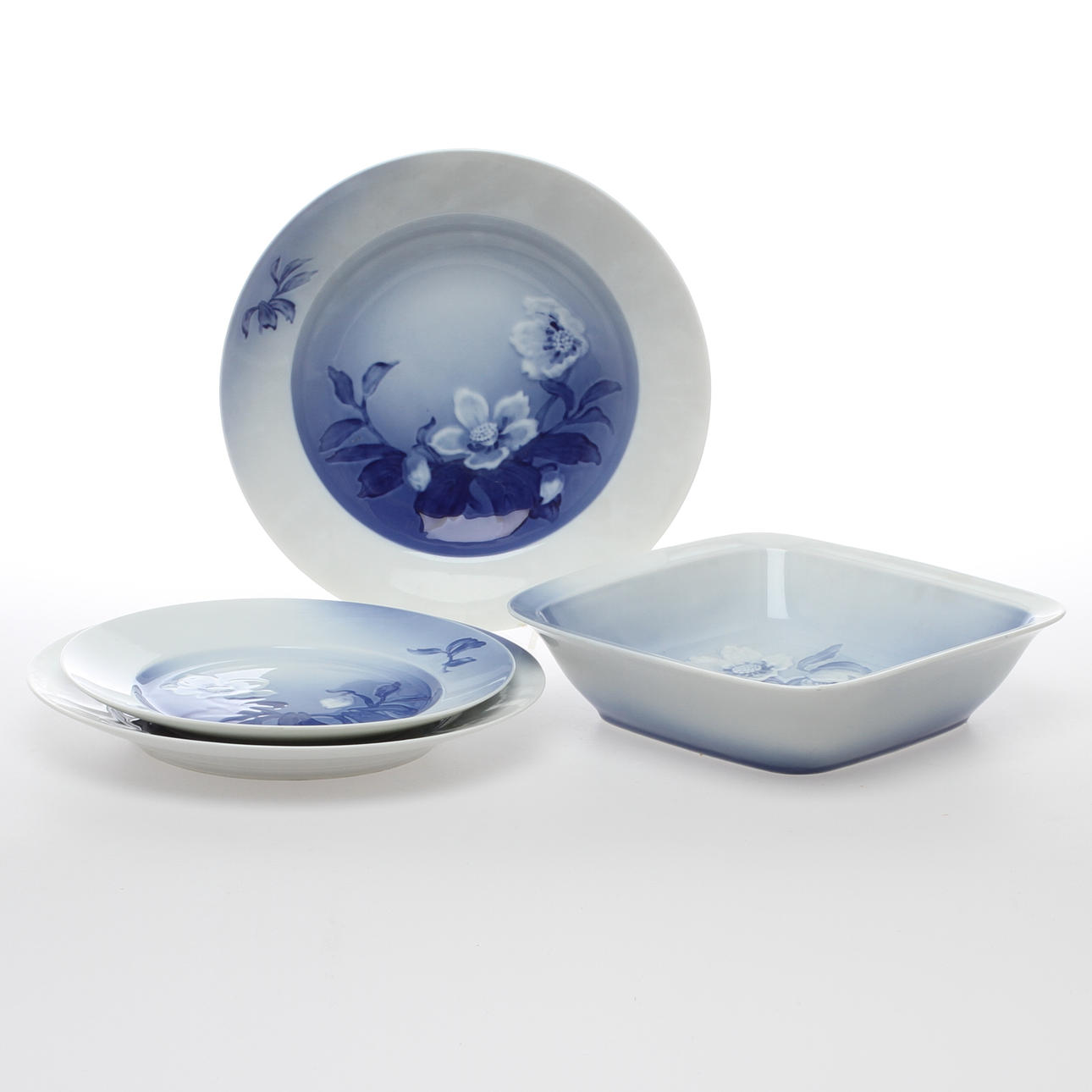 SERVISDELAR, 31 delar, porslin, "Julros", Bing & Gröndahl.