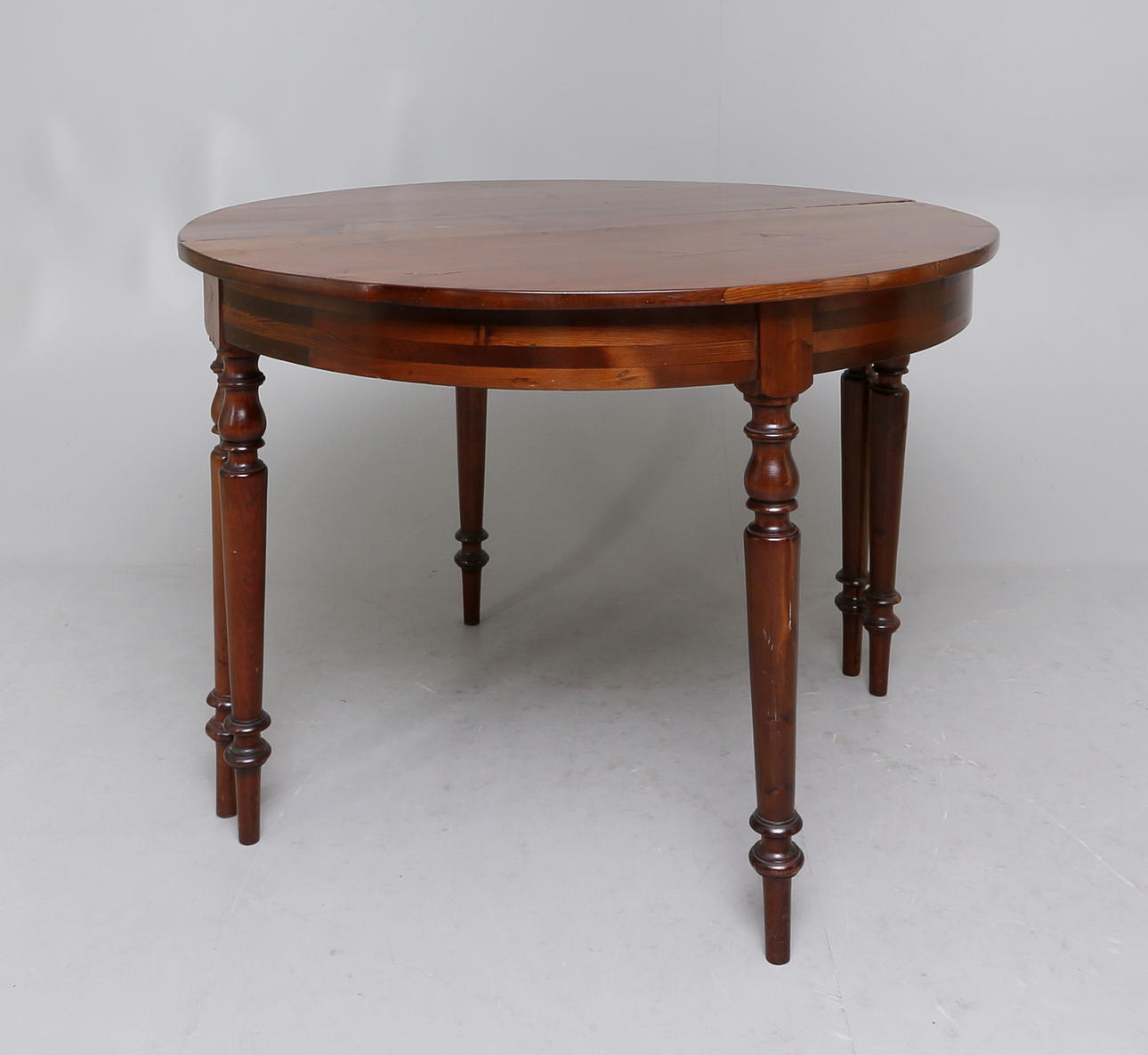 HALVMÅNEBORD, 1800-tal.