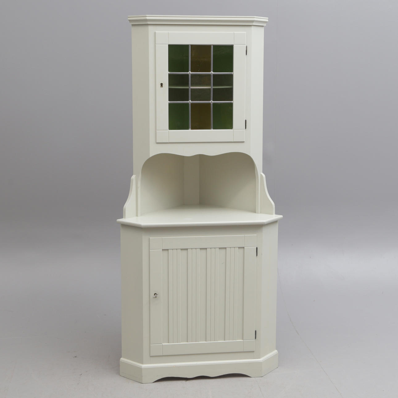 MUEBLE ESQUINERO DE SUELO, PINTADO.