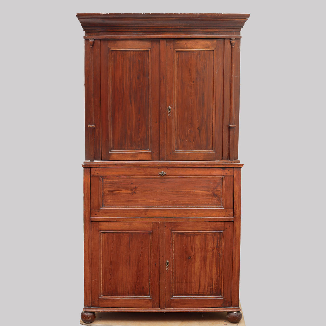 ECKSCHRANK, 19. Jahrhundert.