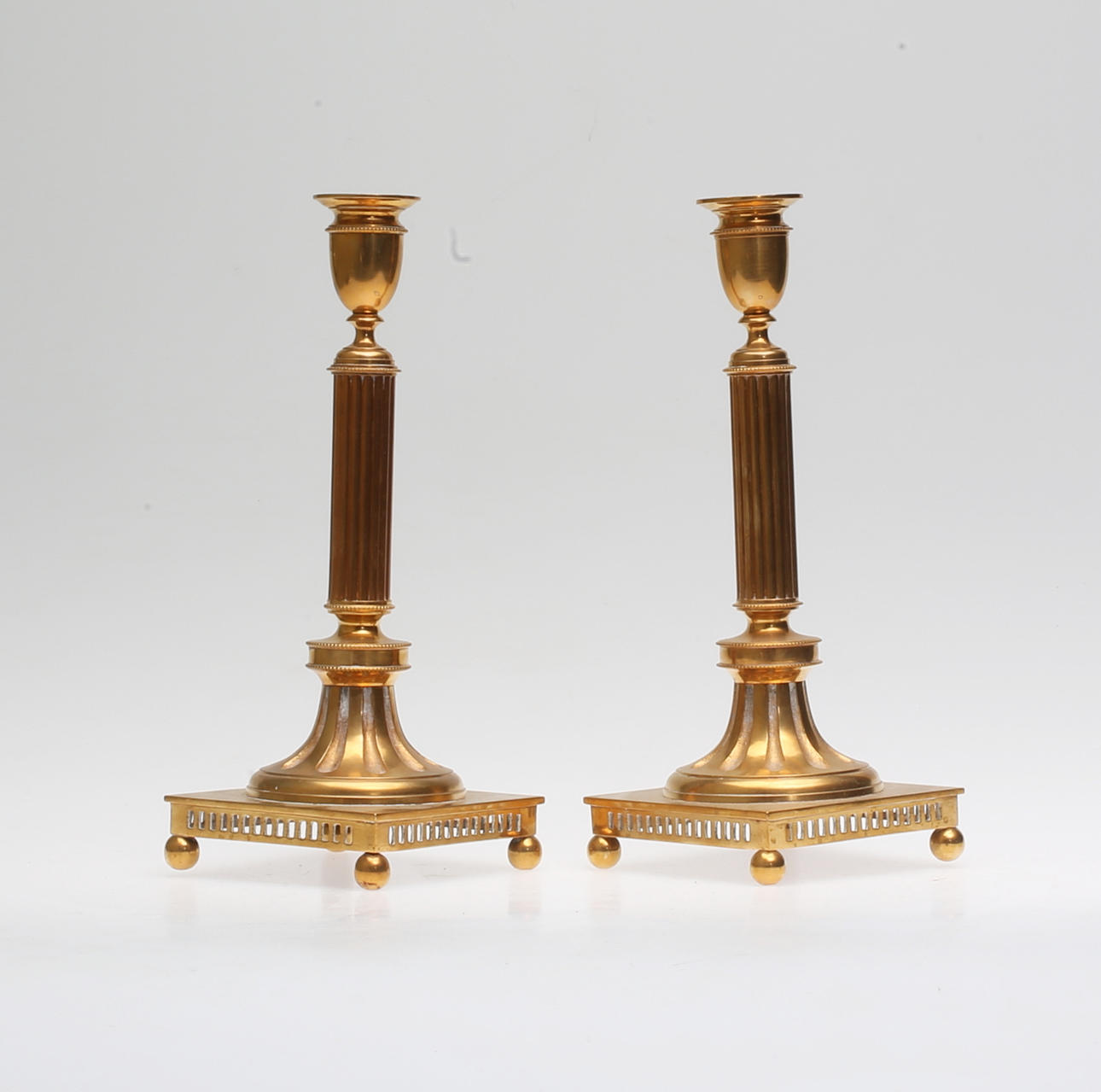 LJUSSTAKAR, 1 par, mässing, gustaviansk stil, Grillby.