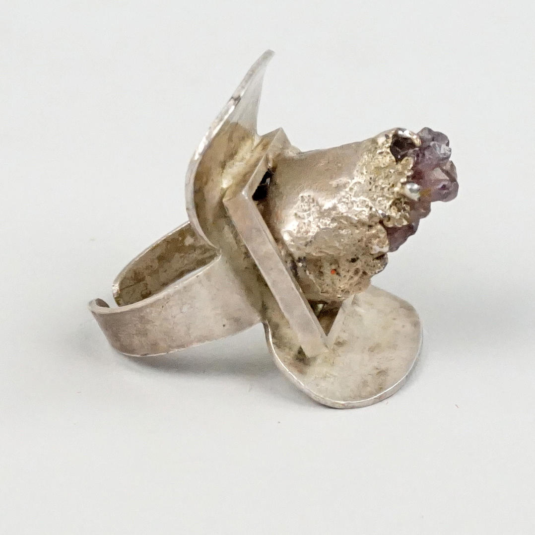 JACOB HULL. Anillo con piedras, Dinamarca.