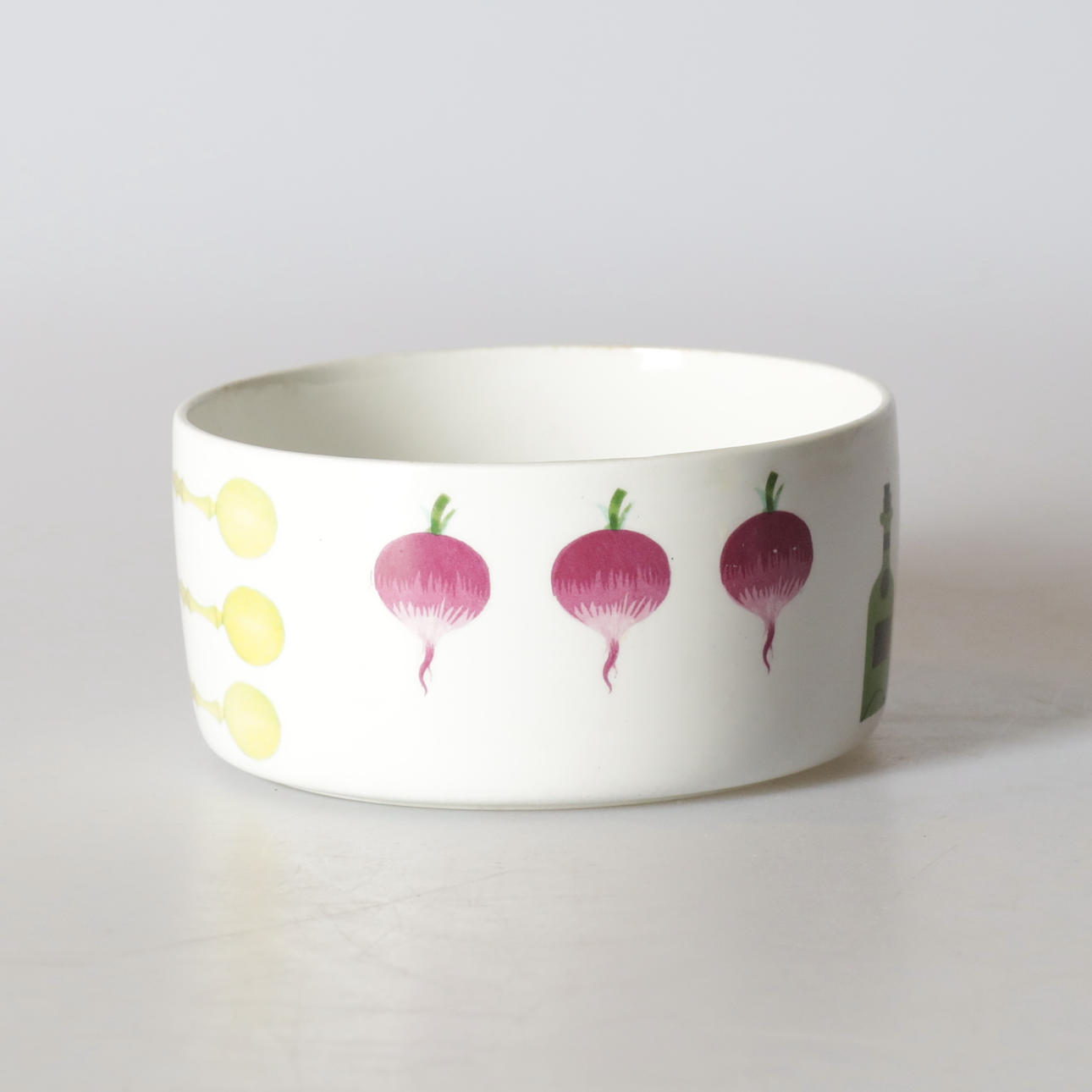 STIG LINDBERG. bowl, porcelain, “Pynta”, Gustavsberg. Ceramics