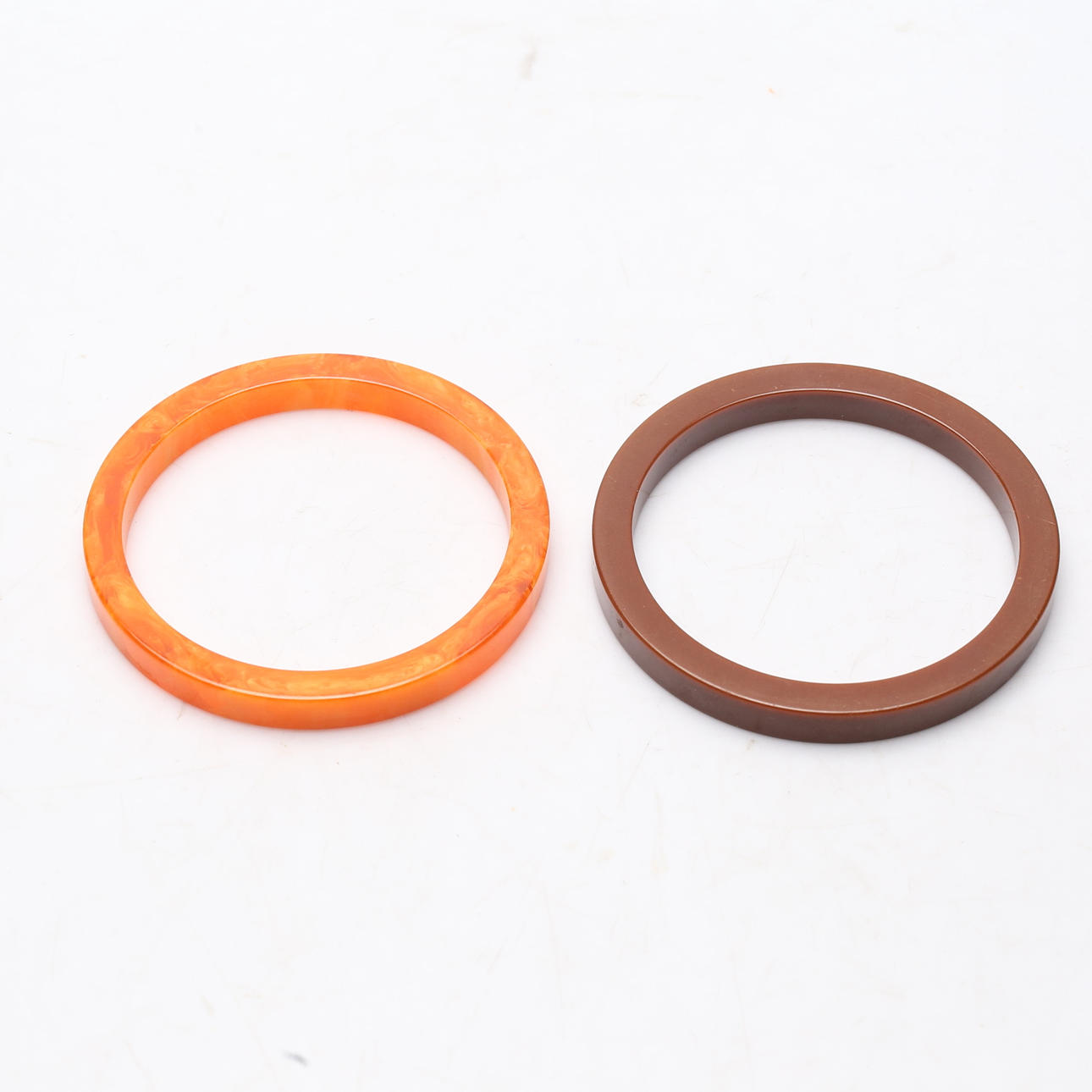 ARMBAND, 2 st, plast/bakelit, 1900-tal.