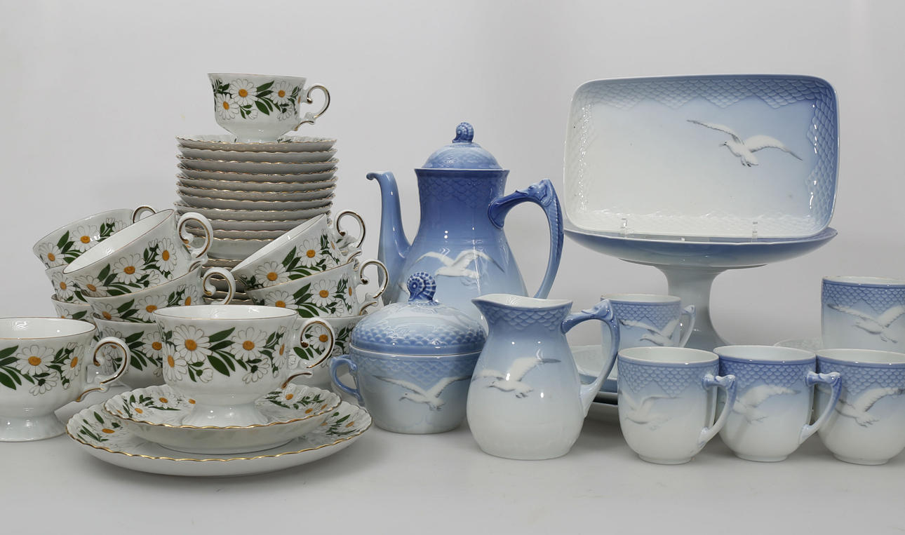 KAFFESERVISDELAR, porslin, 55 delar, bland annat Bing & Gröndahl.
