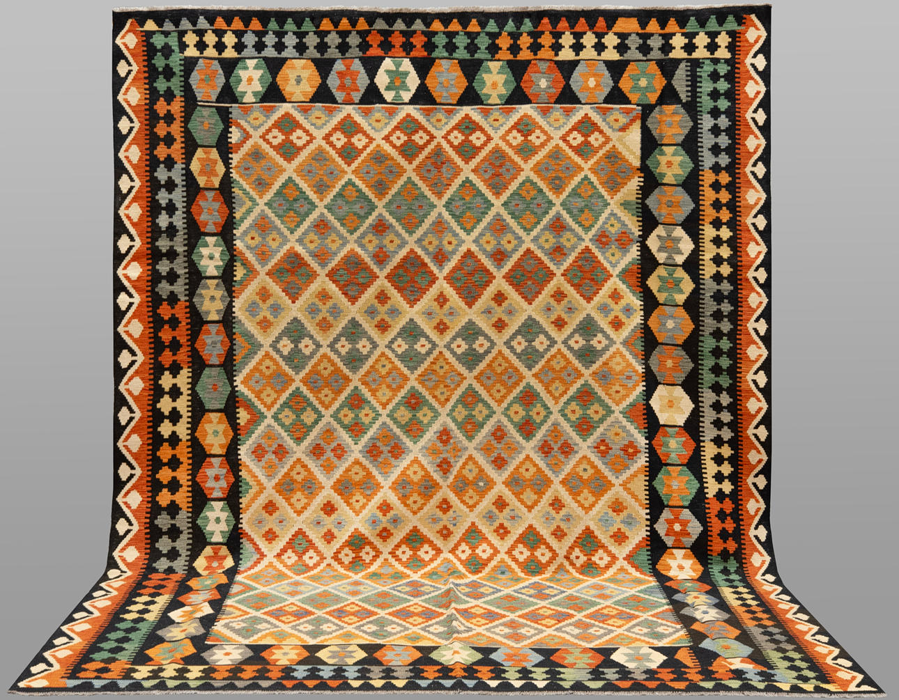 MATTA. Kelim, klassisk design, 334 x 251 cm. Mattor & Textil - Mattor ...