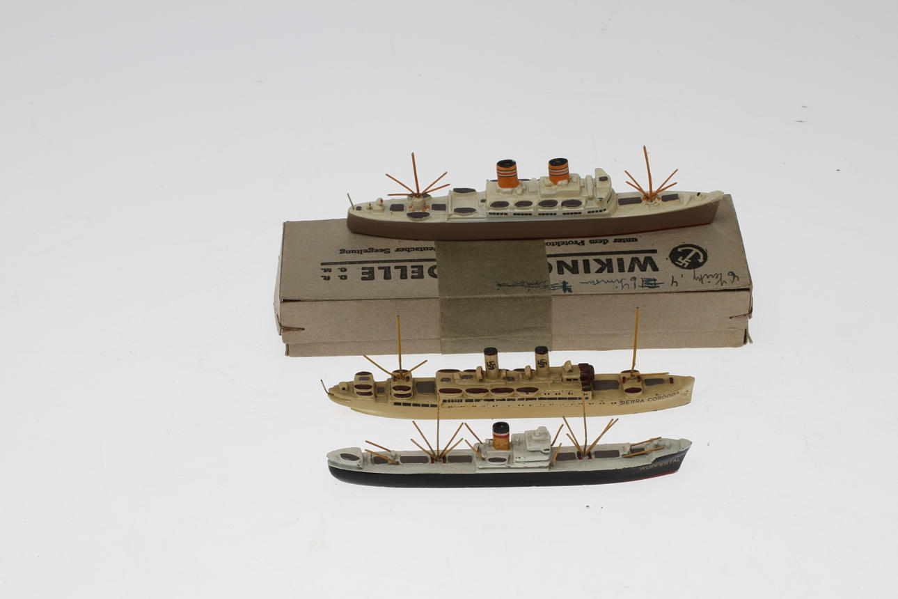 MODELLBÅTAT WIKING i metall, SIERRA CORDOBA KdF, PRETORIA och WUPPERTAL, en originalkartong.