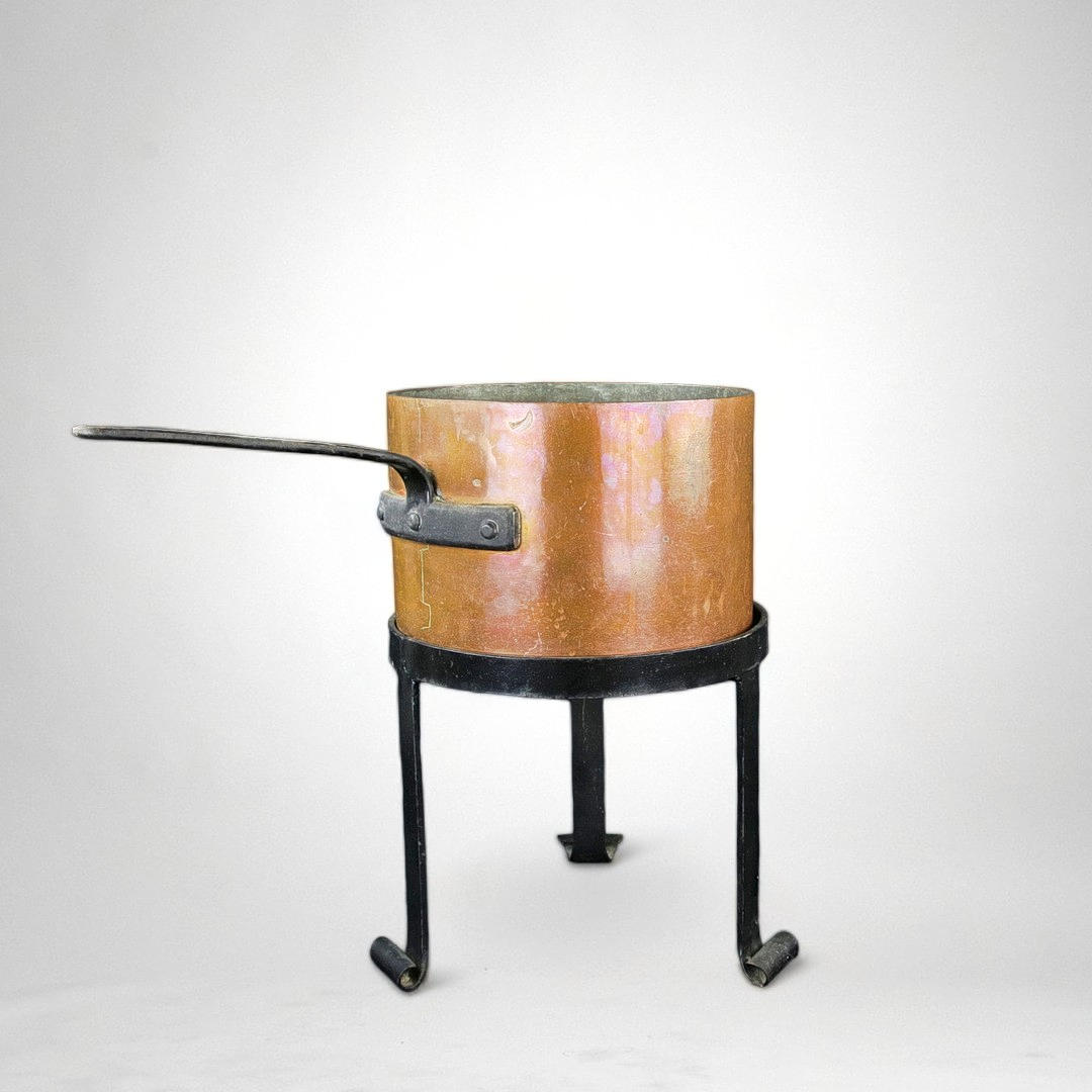 KATTILA, 3 jalkaa, kupari, 1900-tal.