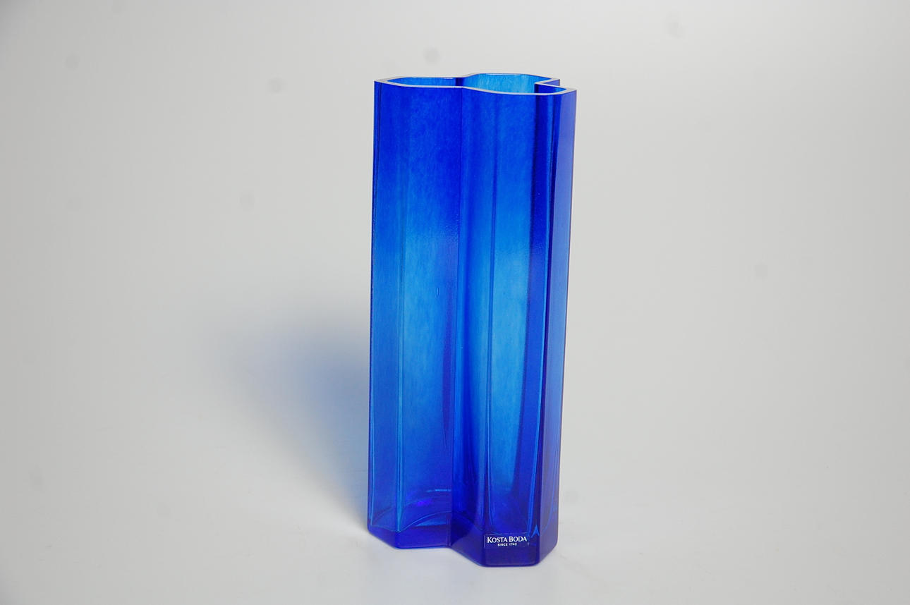 BERTIL VALLIEN. vas, " Mosaik " signerad.