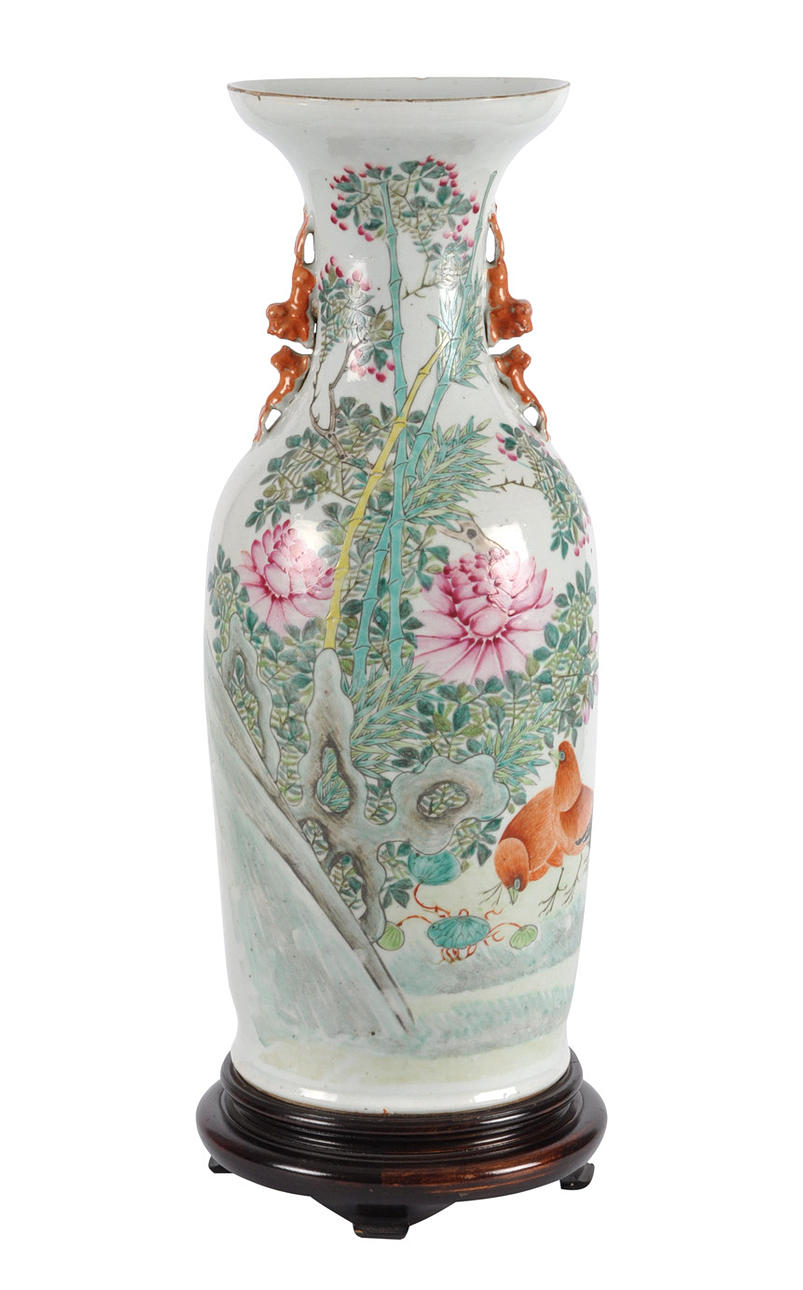BODENVASE MIT LOTUS. Kina, sent 1800-tal.