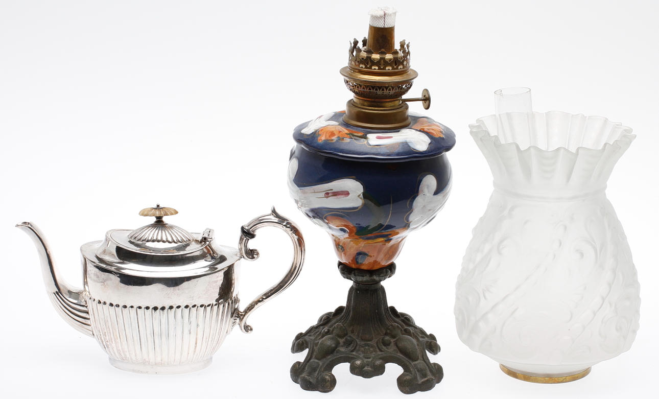 BORDSFOTOGENLAMPA, omkring 1900, TEKANNA, nysilver, England.