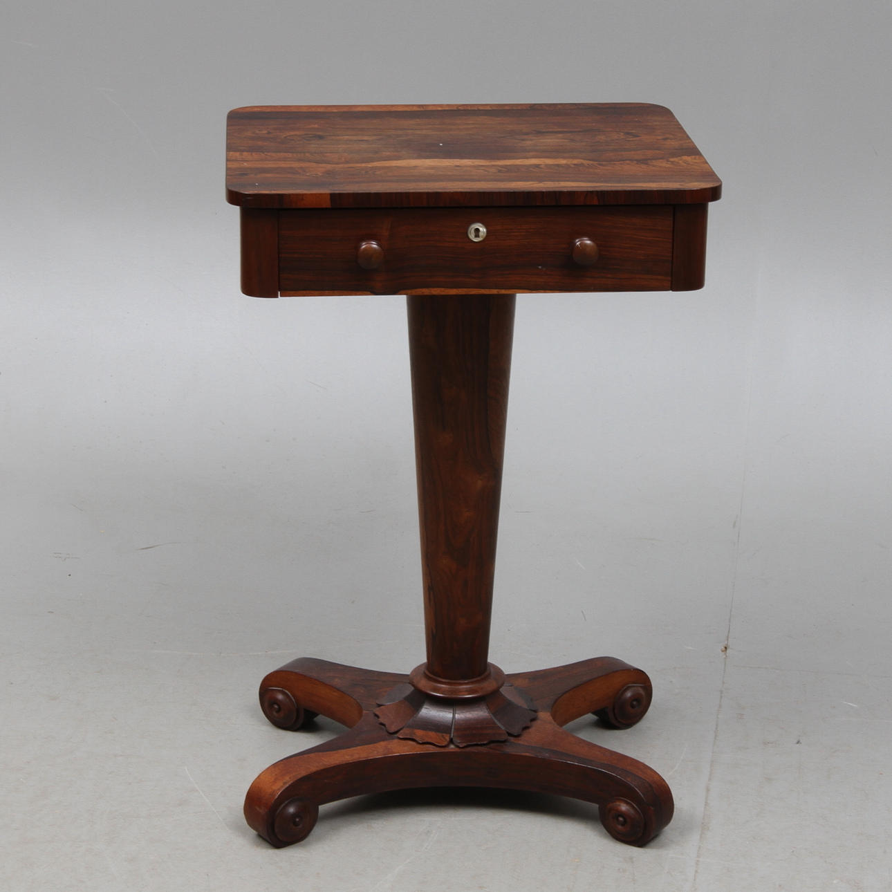 PELARBORD med låda, Karl Johan stil, 18/1900-tal.