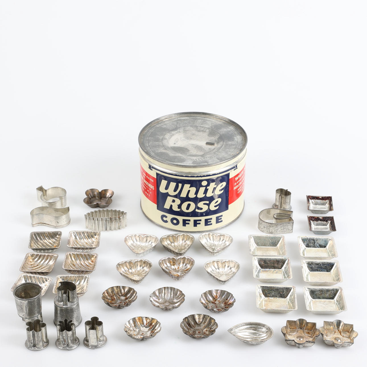 LOCKBURK OCH BAKFORMAR, 38 delar, metall.