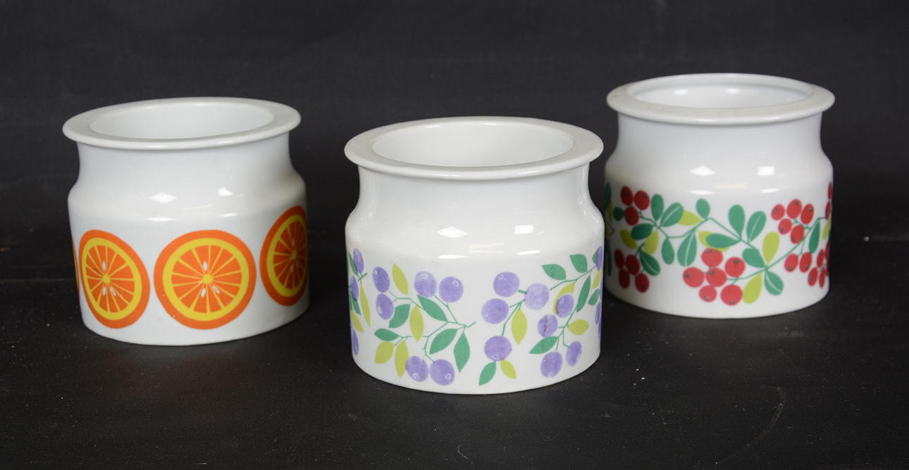 MARMELADBURKAR, porslin. 3 st. Arabia, 1900-talets andra hälft3.