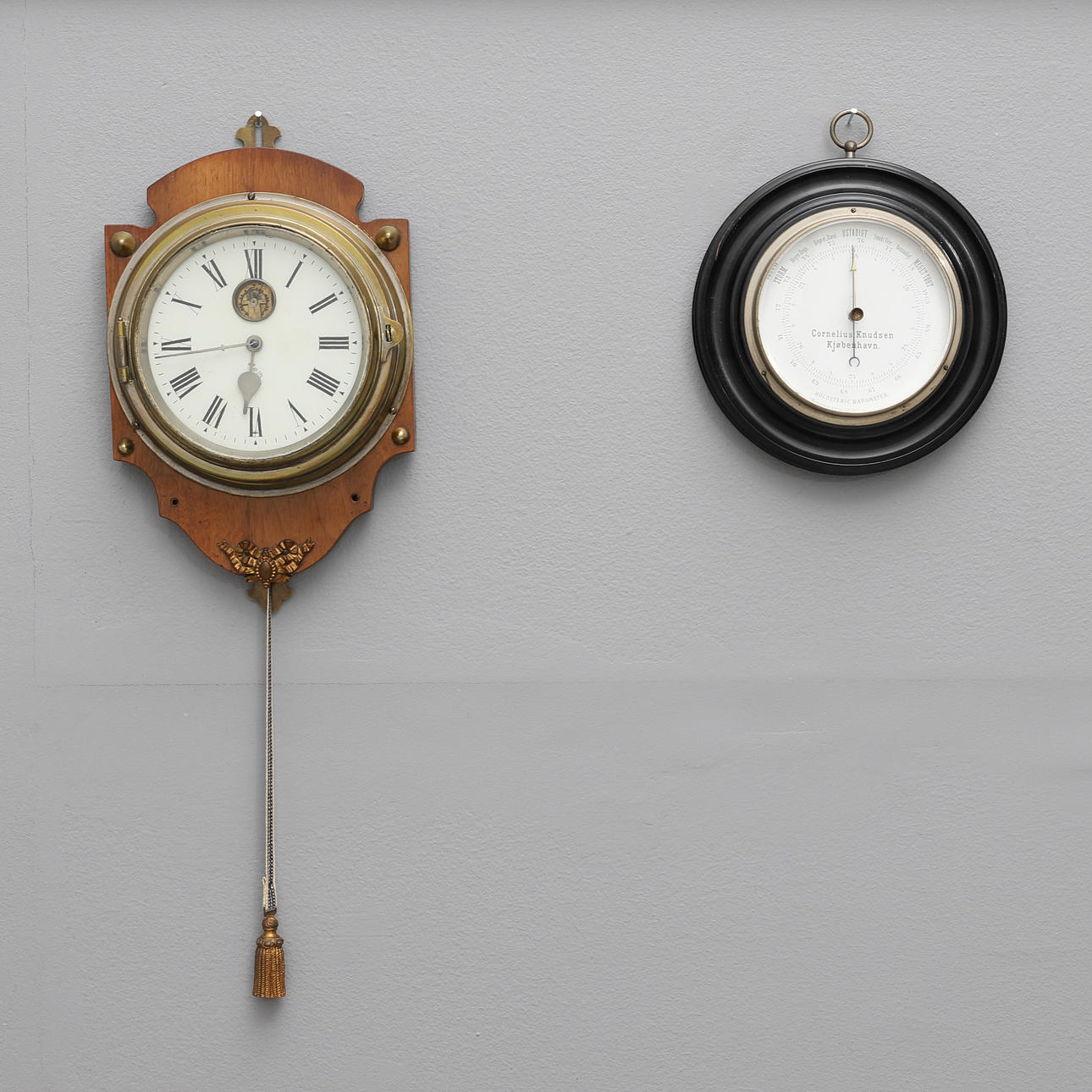 ANTIK SKEPPSKLOCKA OCH BAROMETER, omkring 1900.